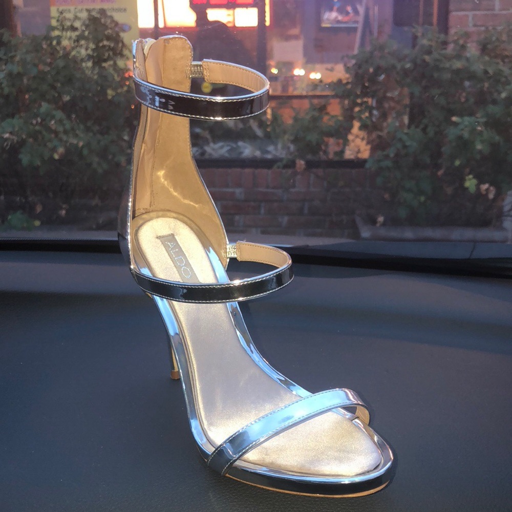 Silver high heels 👠
